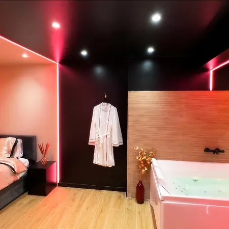 La Bulle D'Amour - Suite Luxe & Spa La Roche-sur-Yon Exterior photo